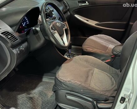 Белый Хендай Акцент, объемом двигателя 1.6 л и пробегом 163 тыс. км за 7990 $, фото 6 на Automoto.ua