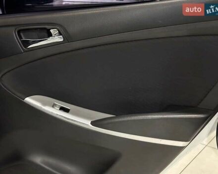 Белый Хендай Акцент, объемом двигателя 1.6 л и пробегом 163 тыс. км за 7990 $, фото 12 на Automoto.ua