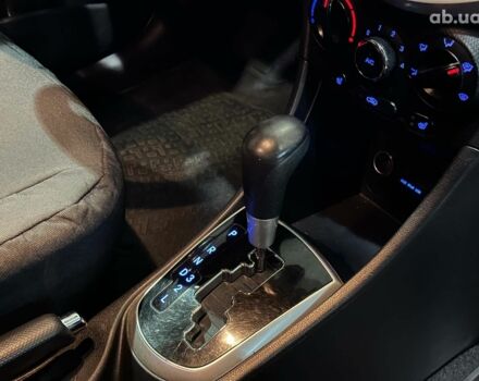 Белый Хендай Акцент, объемом двигателя 1.6 л и пробегом 163 тыс. км за 7990 $, фото 17 на Automoto.ua