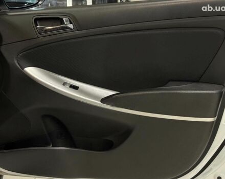 Белый Хендай Акцент, объемом двигателя 1.6 л и пробегом 163 тыс. км за 7990 $, фото 16 на Automoto.ua