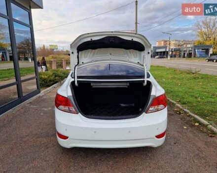 Белый Хендай Акцент, объемом двигателя 1.59 л и пробегом 197 тыс. км за 8800 $, фото 5 на Automoto.ua