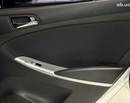 Белый Хендай Акцент, объемом двигателя 1.6 л и пробегом 163 тыс. км за 7990 $, фото 12 на Automoto.ua