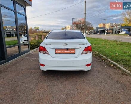 Белый Хендай Акцент, объемом двигателя 1.59 л и пробегом 197 тыс. км за 8800 $, фото 3 на Automoto.ua