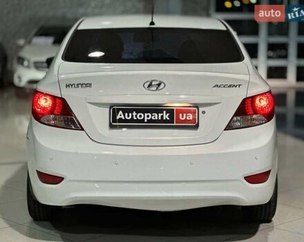 Белый Хендай Акцент, объемом двигателя 1.6 л и пробегом 163 тыс. км за 7990 $, фото 4 на Automoto.ua