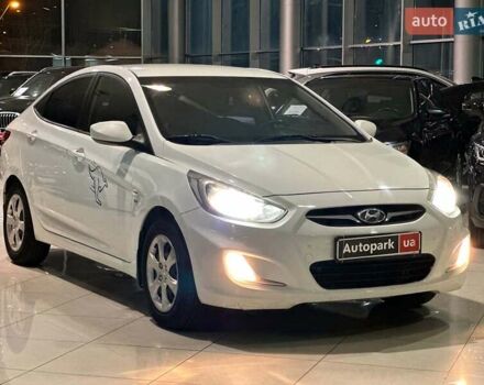 Белый Хендай Акцент, объемом двигателя 1.6 л и пробегом 163 тыс. км за 7990 $, фото 2 на Automoto.ua