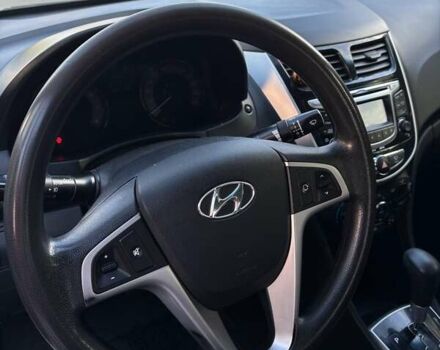 Белый Хендай Акцент, объемом двигателя 1.6 л и пробегом 240 тыс. км за 7300 $, фото 4 на Automoto.ua