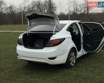 Білий Хендай Акцент, об'ємом двигуна 0 л та пробігом 97 тис. км за 6500 $, фото 22 на Automoto.ua