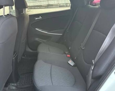 Белый Хендай Акцент, объемом двигателя 1.59 л и пробегом 160 тыс. км за 8300 $, фото 24 на Automoto.ua