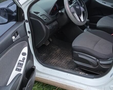 Белый Хендай Акцент, объемом двигателя 0 л и пробегом 122 тыс. км за 9538 $, фото 7 на Automoto.ua