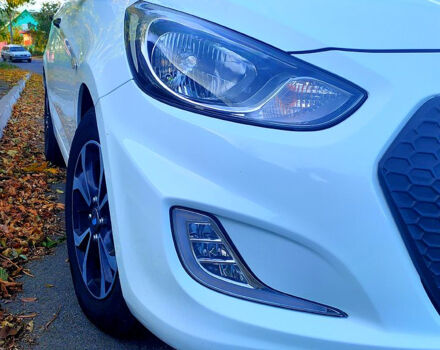 Білий Хендай Акцент, об'ємом двигуна 1.4 л та пробігом 65 тис. км за 8490 $, фото 7 на Automoto.ua