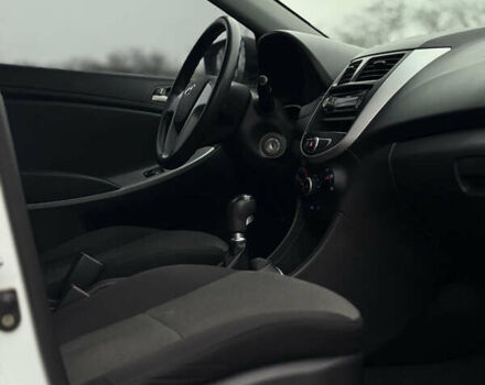 Білий Хендай Акцент, об'ємом двигуна 0 л та пробігом 97 тис. км за 6500 $, фото 19 на Automoto.ua