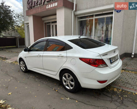 Хендай Акцент 2012 в Умани на Automoto.ua Белый Хендай Акцент, объемом двигателя 1.4 л и пробегом 105 тыс. км за 7250 $, фото 6 на Automoto.ua