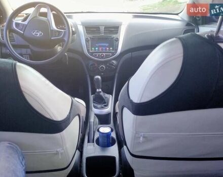 Белый Хендай Акцент, объемом двигателя 1.4 л и пробегом 65 тыс. км за 8150 $, фото 6 на Automoto.ua