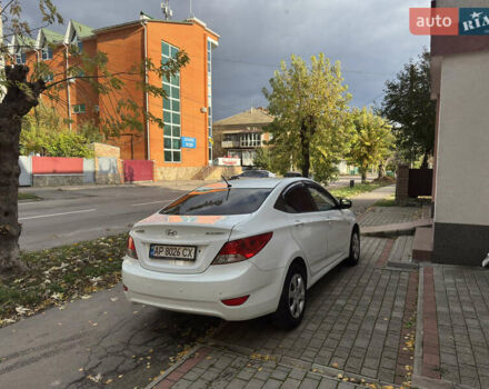 Хендай Акцент 2012 в Умани на Automoto.ua Белый Хендай Акцент, объемом двигателя 1.4 л и пробегом 105 тыс. км за 7250 $, фото 4 на Automoto.ua