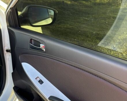 Белый Хендай Акцент, объемом двигателя 1.6 л и пробегом 240 тыс. км за 7300 $, фото 6 на Automoto.ua