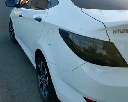 Белый Хендай Акцент, объемом двигателя 1.4 л и пробегом 65 тыс. км за 8150 $, фото 1 на Automoto.ua