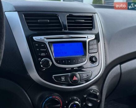 Белый Хендай Акцент, объемом двигателя 1.4 л и пробегом 135 тыс. км за 8700 $, фото 55 на Automoto.ua