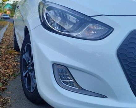 Белый Хендай Акцент, объемом двигателя 1.4 л и пробегом 65 тыс. км за 8150 $, фото 4 на Automoto.ua