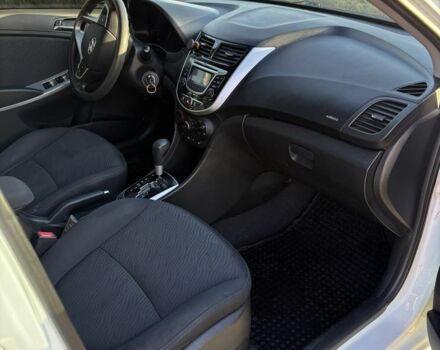 Белый Хендай Акцент, объемом двигателя 1.6 л и пробегом 240 тыс. км за 7300 $, фото 8 на Automoto.ua