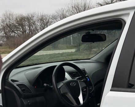 Білий Хендай Акцент, об'ємом двигуна 0 л та пробігом 97 тис. км за 6500 $, фото 26 на Automoto.ua