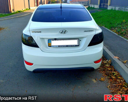 Білий Хендай Акцент, об'ємом двигуна 1.4 л та пробігом 65 тис. км за 8490 $, фото 3 на Automoto.ua