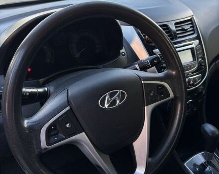 Белый Хендай Акцент, объемом двигателя 1.6 л и пробегом 240 тыс. км за 7300 $, фото 5 на Automoto.ua