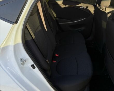 Белый Хендай Акцент, объемом двигателя 1.6 л и пробегом 240 тыс. км за 7300 $, фото 4 на Automoto.ua