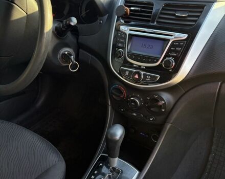 Белый Хендай Акцент, объемом двигателя 1.6 л и пробегом 240 тыс. км за 7300 $, фото 7 на Automoto.ua