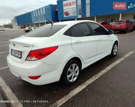 Белый Хендай Акцент, объемом двигателя 1.4 л и пробегом 110 тыс. км за 7600 $, фото 6 на Automoto.ua