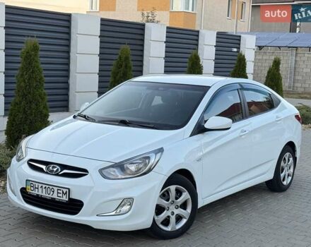 Белый Хендай Акцент, объемом двигателя 1.4 л и пробегом 135 тыс. км за 8700 $, фото 1 на Automoto.ua