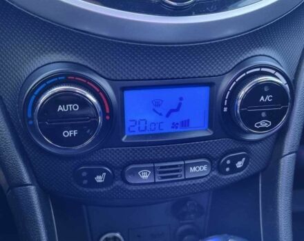 Белый Хендай Акцент, объемом двигателя 1.6 л и пробегом 112 тыс. км за 10100 $, фото 6 на Automoto.ua