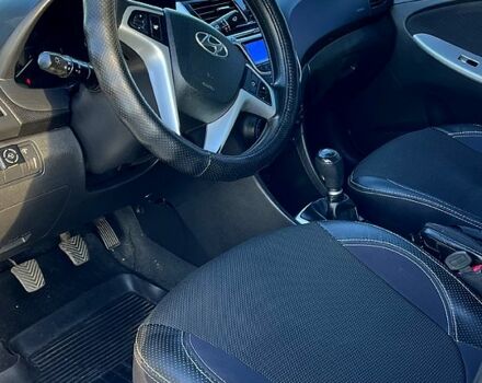 Белый Хендай Акцент, объемом двигателя 1.6 л и пробегом 235 тыс. км за 7500 $, фото 6 на Automoto.ua