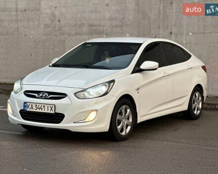 Белый Хендай Акцент, объемом двигателя 1.59 л и пробегом 160 тыс. км за 8300 $, фото 1 на Automoto.ua
