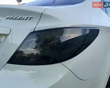 Белый Хендай Акцент, объемом двигателя 1.4 л и пробегом 65 тыс. км за 8150 $, фото 2 на Automoto.ua