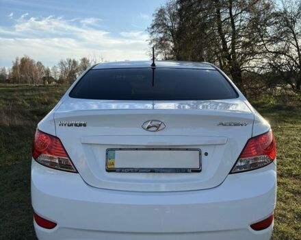 Белый Хендай Акцент, объемом двигателя 1.6 л и пробегом 240 тыс. км за 7300 $, фото 3 на Automoto.ua