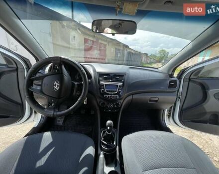 Белый Хендай Акцент, объемом двигателя 1.4 л и пробегом 126 тыс. км за 7750 $, фото 15 на Automoto.ua