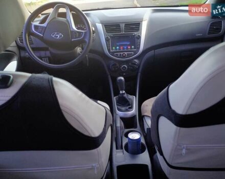 Белый Хендай Акцент, объемом двигателя 1.4 л и пробегом 65 тыс. км за 8150 $, фото 7 на Automoto.ua