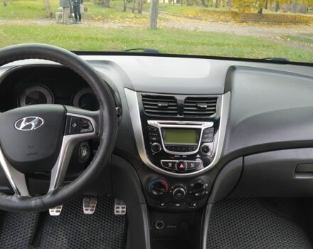 Белый Хендай Акцент, объемом двигателя 1.4 л и пробегом 270 тыс. км за 6500 $, фото 4 на Automoto.ua