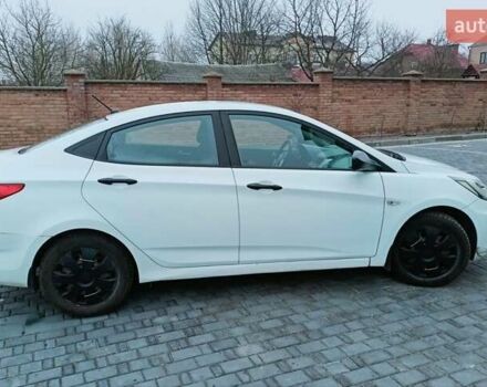 Белый Хендай Акцент, объемом двигателя 1.4 л и пробегом 219 тыс. км за 6300 $, фото 5 на Automoto.ua