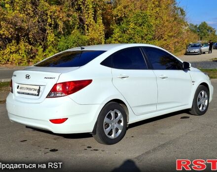 Белый Хендай Акцент, объемом двигателя 1.6 л и пробегом 172 тыс. км за 8500 $, фото 4 на Automoto.ua