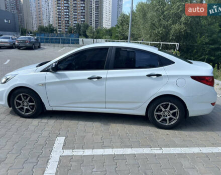 Белый Хендай Акцент, объемом двигателя 1.4 л и пробегом 115 тыс. км за 8500 $, фото 3 на Automoto.ua