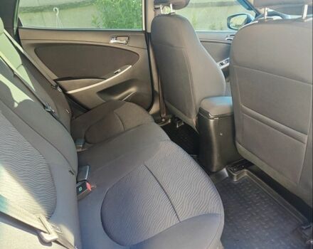 Белый Хендай Акцент, объемом двигателя 1.6 л и пробегом 132 тыс. км за 7800 $, фото 6 на Automoto.ua