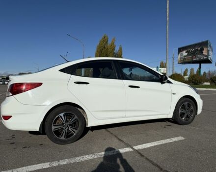 Белый Хендай Акцент, объемом двигателя 1.4 л и пробегом 105 тыс. км за 8450 $, фото 2 на Automoto.ua