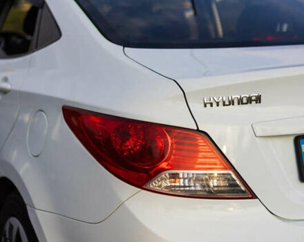 Белый Хендай Акцент, объемом двигателя 1.4 л и пробегом 158 тыс. км за 8000 $, фото 7 на Automoto.ua