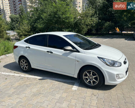 Белый Хендай Акцент, объемом двигателя 1.4 л и пробегом 115 тыс. км за 8500 $, фото 6 на Automoto.ua