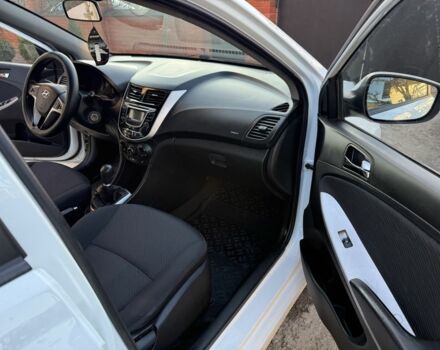 Білий Хендай Акцент, об'ємом двигуна 1.4 л та пробігом 220 тис. км за 5450 $, фото 8 на Automoto.ua