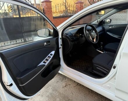 Білий Хендай Акцент, об'ємом двигуна 1.4 л та пробігом 220 тис. км за 5450 $, фото 5 на Automoto.ua