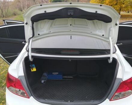 Белый Хендай Акцент, объемом двигателя 1.4 л и пробегом 270 тыс. км за 6500 $, фото 6 на Automoto.ua