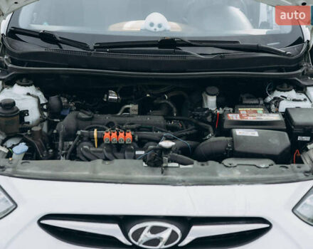 Белый Хендай Акцент, объемом двигателя 1.4 л и пробегом 158 тыс. км за 8000 $, фото 13 на Automoto.ua