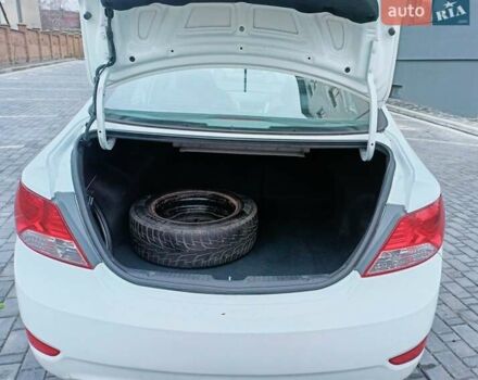 Белый Хендай Акцент, объемом двигателя 1.4 л и пробегом 219 тыс. км за 6300 $, фото 10 на Automoto.ua